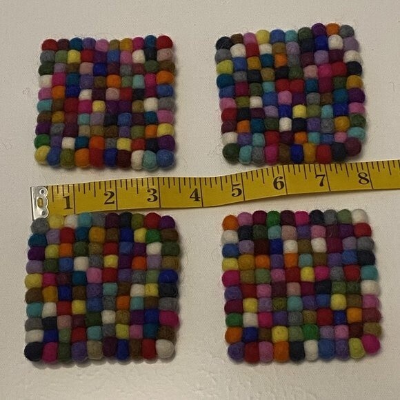 Colorful Durable felt balls Trivet coasters - set of 4 - Picture 5 of 6